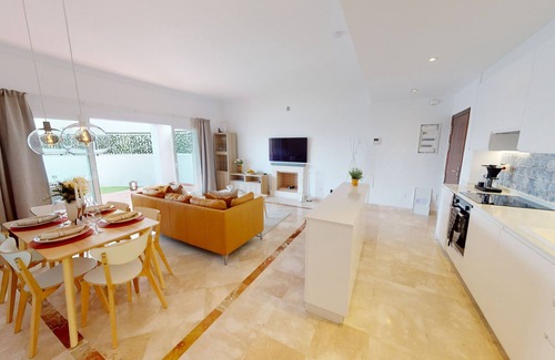 New Golden Mile Apartment | Paraíso Benahavís - Private Garden Ground Floor