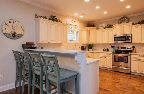 Tranquil Harbour House | Parade Rest by Oak Island Accommodations