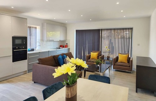 Kidlington Apartment | Paradigm Court, Luxury 2-Bedroom Apartment, Oxford