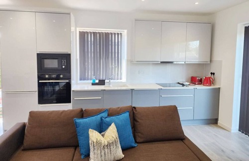Kidlington Apartment | Paradigm Court, Luxury 2-Bedroom Apartment, Oxford