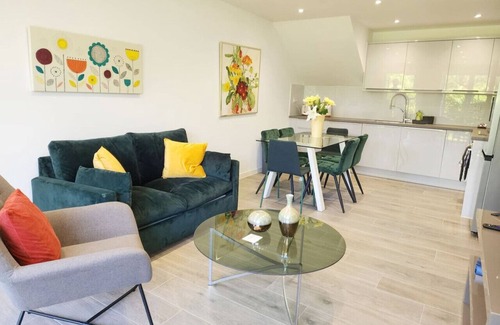 Kidlington Apartment | Paradigm Court, Modern 3-Bedroom Apartment Oxford