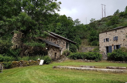 Intres House | Paradis Familial en Ardèche Avec Rivière, Jacuzzi et Sauna, au Grand Calme