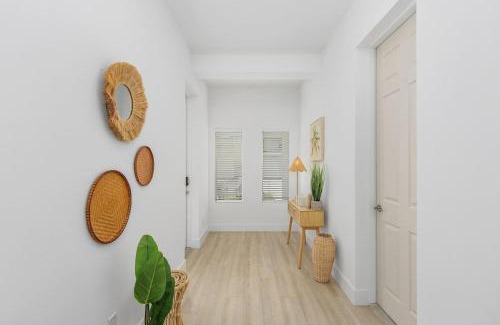 Iona House | Paradise at Hidden Palms Cove