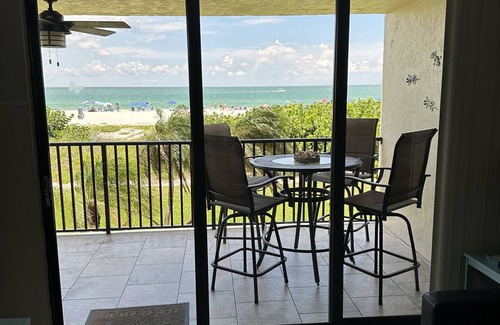 Marco Island Condo | 🏝️ Paradise Beckons! 2BR 2BA Sea Winds Beachfront! 🏝️