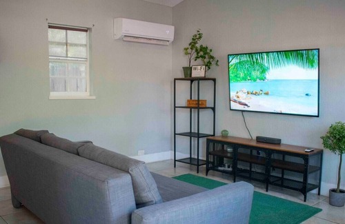 Sailboat Bend House | Paradise Blue - Private Cottage - Patio/Parking/Pets
