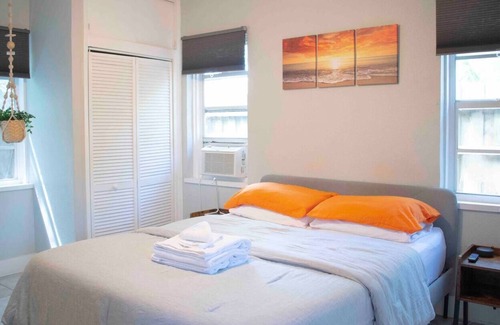 Sailboat Bend House | Paradise Blue - Private Cottage - Patio/Parking/Pets