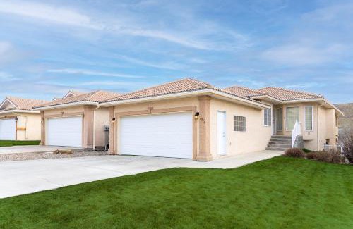 Lethbridge Apartment | Paradise Canyon Golf Resort - Signature Condo 382