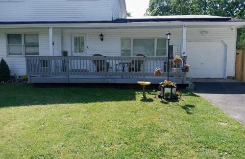 Mastic House | Paradise Citadel, Sauna, Htd pool hottub Golf Basketball