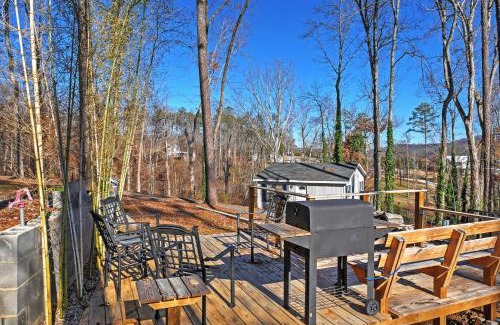 Guntersville House | Paradise Cove Cabin with Boathouse and Dock