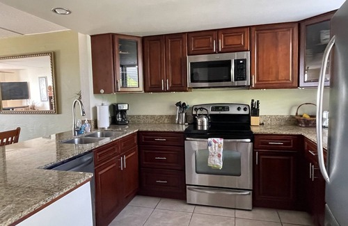Kahaluu Bay Condo | Paradise found 2 bed, 2 bath renovated condo @ White Sands Village-Magic Sands