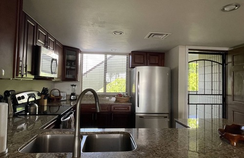 Kahaluu Bay Condo | Paradise found 2 bed, 2 bath renovated condo @ White Sands Village-Magic Sands