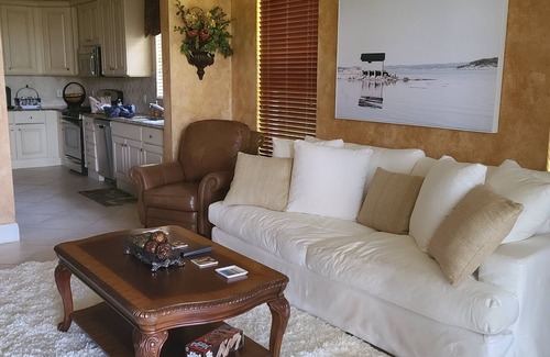 Naples House | PARADISE FOUND! AVAILABILITY BEGINNING APRIL 2025.