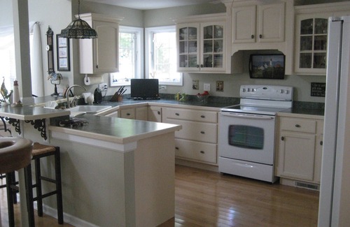 Villas House | Paradise Found-cottage few houses to beach-Spectacular sunsets-Pet friendly