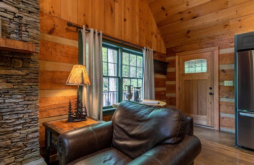 Boone Cabin | Paradise Found - Newly updated cabin on the River with Hot Tub, screened in porch