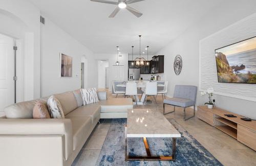 Almont House | Paradise Home 20 Mins to Disney with Pool and Waterpark on Property