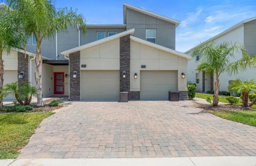 Almont House | Paradise Home 20 Mins to Disney with Pool and Waterpark on Property