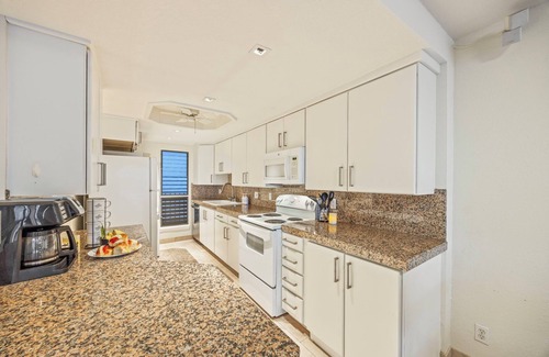 Maalaea Condo | Paradise in Stunning Penthouse with A/C, parking, sleeps 6!nLauloa # 405