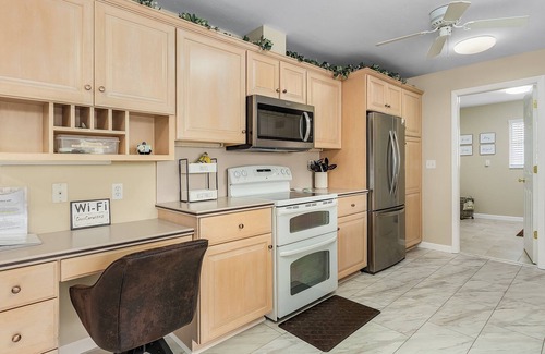 Pelican House | Paradise In The Cape with Private Heated Pool Plus Gulf & Beach Access