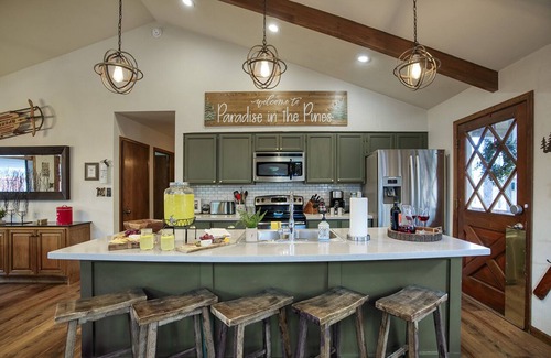 Munds Park Cabin | Paradise in the Pines - Pet friendly, summer getaway! Rental car available