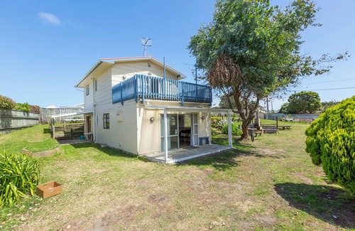 Waikawa Beach House | Paradise in Waikawa Beach - Family and pet friendly - Home away from Home