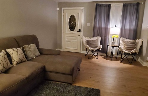 Darby House | Paradise Inn by the Airport