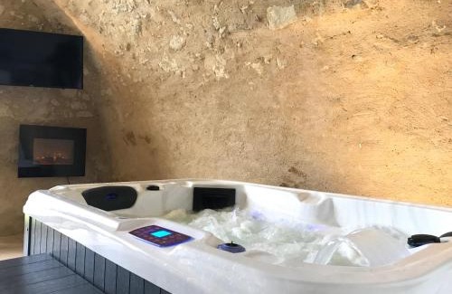Reillanne Apartment | Paradise Love In Provence - loft en pierres - spa privatif