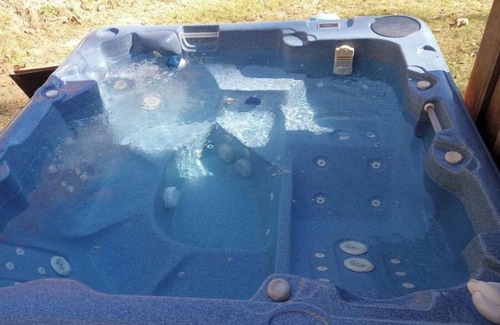 Barnardsville Cabin | Paradise Mountain Getaway! Hot Tub to Relax after Hiking, Fishing, & Fun Here!