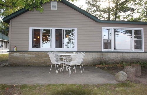 Kalkaska Cottage | Paradise Oaks of Kalkaska - Peace, Quiet And Fish