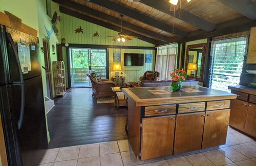 Keaau Apartment | Paradise On a Budget!