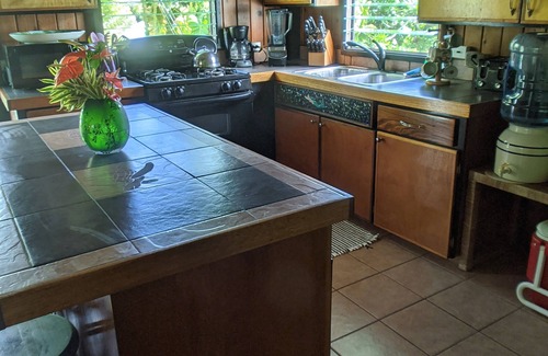 Keaau Apartment | Paradise On a Budget!