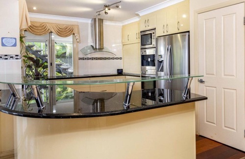 Banksia Beach House | PARADISE ON BANKSIA CANAL