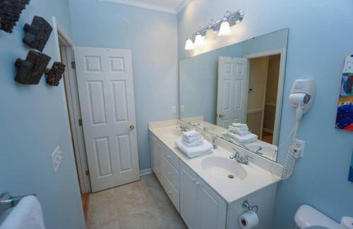 Oceanmarsh Subdivision House | Paradise on Nautical Watch *Pool Just Steps Away*