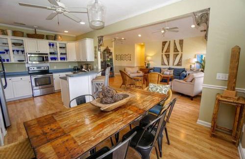 Oceanmarsh Subdivision House | Paradise on Nautical Watch *Pool Just Steps Away*
