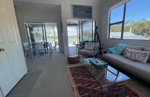 Russell House | Paradise on The Strand