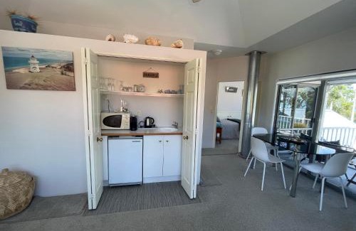 Russell House | Paradise on The Strand