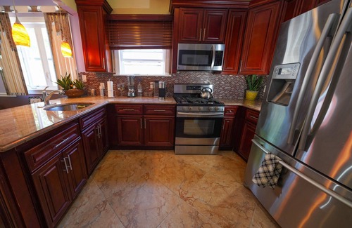 Queens House | Paradise on Earth . Minutes Away to JFK Airport