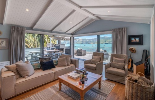 Akaroa Apartment | Paradise Palms - Akaroa Holiday Apartment