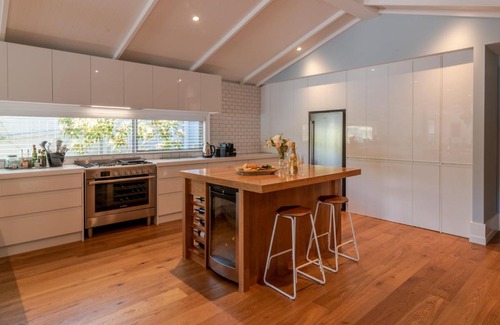 Akaroa Apartment | Paradise Palms - Akaroa Holiday Apartment