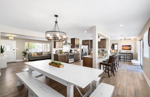 Village Grove House | Paradise Palms I 7 min to Old Town I Heated Pool