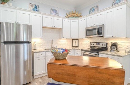 Bay St Louis Condo | Paradise Palms: modern, very comfortable , unit in beautiful beach town