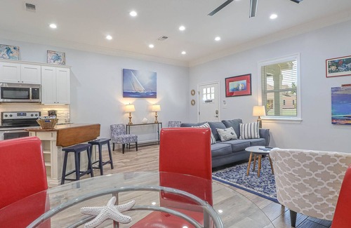 Bay St Louis Condo | Paradise Palms: modern, very comfortable , unit in beautiful beach town