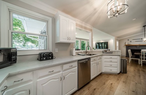 Mount Mourne House | Paradise Peninsula by SoCharm | Lakefront, Game Room, 4bd/3ba, Kayaks/SUP
