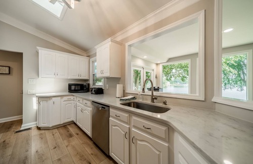 Mount Mourne House | Paradise Peninsula by SoCharm | Lakefront, Game Room, 4bd/3ba, Kayaks/SUP