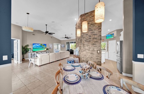 Beachview Country Club Estates House | Paradise Point: Beautiful Pool Home in Beachview!