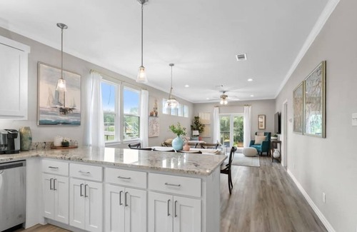 Cedar Creek Reservoir House | Paradise Point Lakefront Getaway, Beach, Hot Tub
