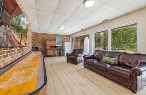 Littleton House | Paradise Point: Pool Table & Massive Outdoor Area!