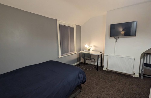 Barrow-in-Furness House | Paradise Street Contractor Haven - Centrally Located Double En Suite Room