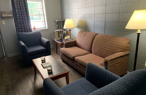 Newport News Hotel | Paradise Suites - Jefferson Ave/Newport News