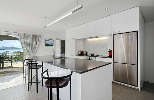 Ngakuta Bay House | Paradise View - Momorangi Bay Holiday Home