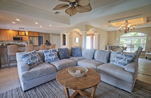 Sorrento Shores Villa | Paradise with a pool, pier and private beach area